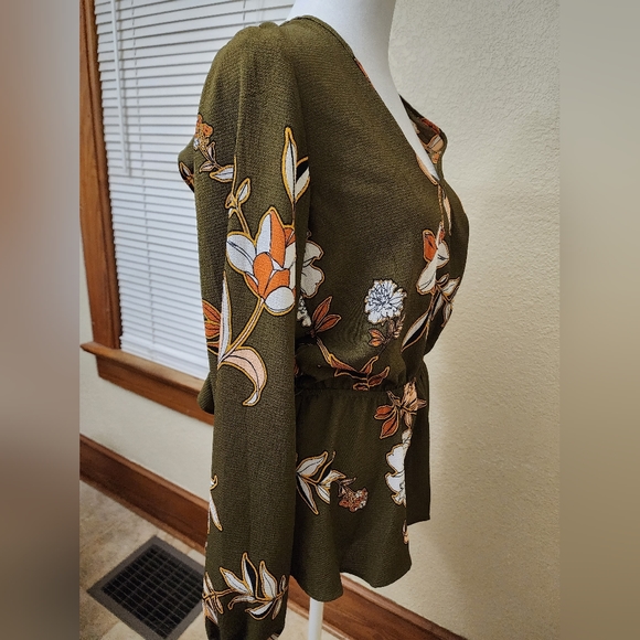 NWT! WILLOW AND ROOT! Olive Green Floral Peplum Top~ Buckle~ Size Small - Picture 7 of 11